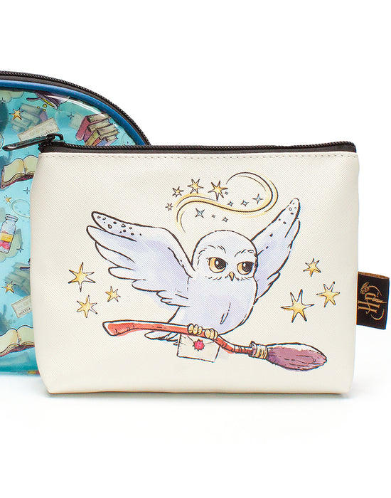The adorable 3 piece set for children, teenagers and adults comes in clear, translucent blue and cream featuring a spells book, stars, potions and Hedwig. It is the perfect gift for all fans of the classic J. K. Rowling novels and the Warner Bros movies.