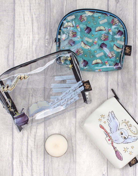 The Harry Potter gift set comes with 3 different sizes ideal for carrying perfume, hairbrushes, make-up brushes, make-up and any small travel essentials perfect for packing in your suitcase or cabin bag for your holidays!