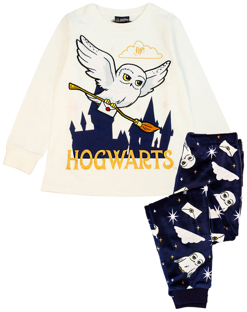  The girls Harry Potter sleepwear set includes a Hedwig top and legging cuffed bottoms that comes in sizes; 5-6, 7-8, 8-8, 9-10, 10-11, 11-12, 12-13 and 13-14 years. They come in a regular kid’s fit and are made for ultimate comfort and are a great idea as a Harry Potter birthday present 