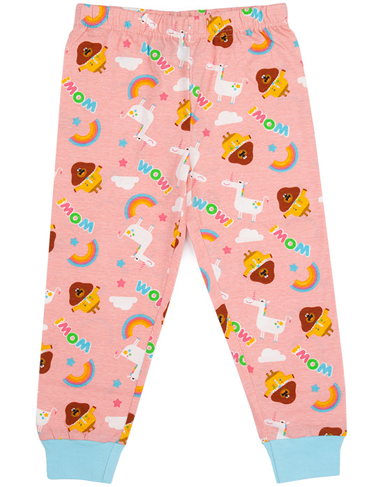 The Hey duggee sleepwear set for kids is made from 100% cotton for a cosy, light and very soft to touch feel ensuring your little ones have the best night sleep!