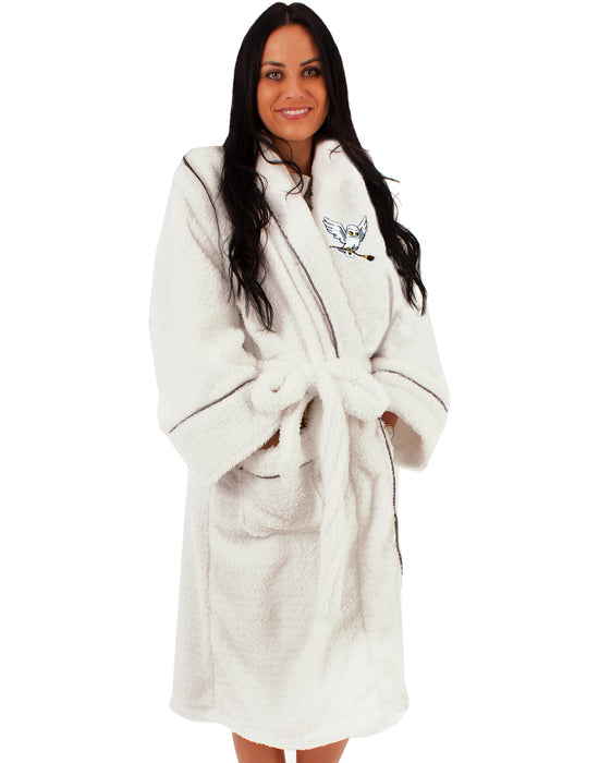 LUXURY HARRY POTTER HEDWIG BATHROBE FOR LADIES - Harry Potter dressing gown has long sleeves, a cosy hooded neck, two handy pockets and a tie waist belt for women; is it the perfect Harry Potter gift for all fans of the classic J. K. Rowling novels and the Warner Bros movies.