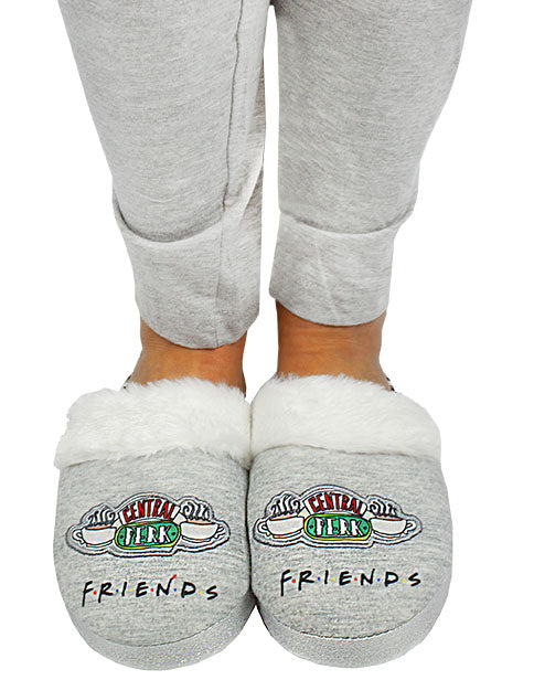  – The adult slippers come in sizes; 1-2 UK and 3-4 UK, offering easy and comfortable slip-on slippers with a sturdy sole and grip detail.